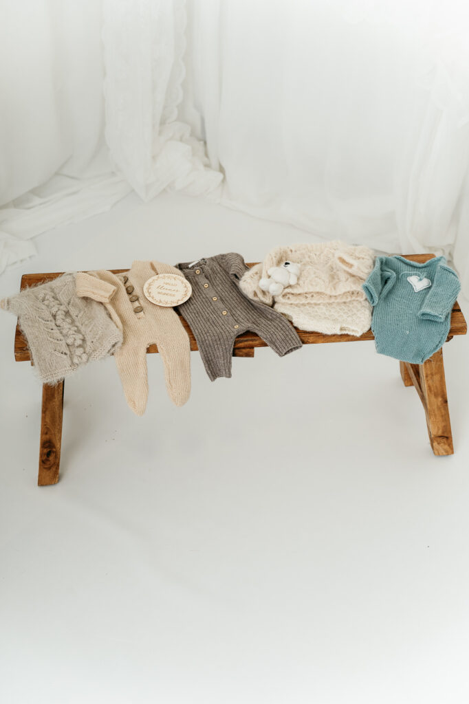 Kleidung für Neugeborenen für ein Fotoshooting bei Freilassing
